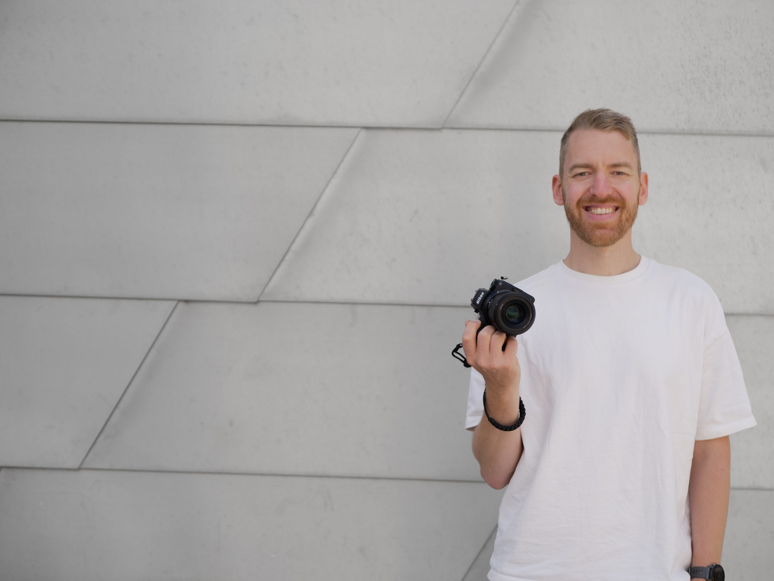 Michael Becker als spezialisierter Dating-Fotograf mit Kamera